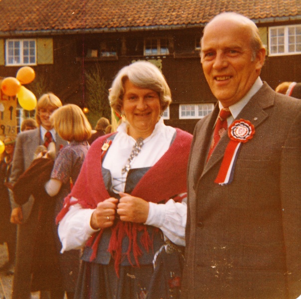 Fil:0014.001.1977 Ester Odd Lillehaug.jpg