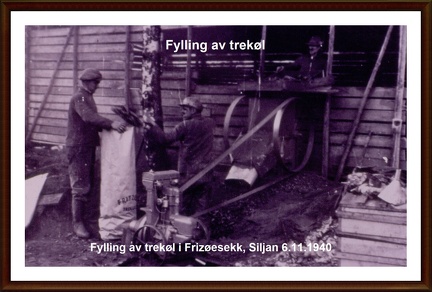 Fylling av trekøl i sekk, Siljan 6.11.1940OKR