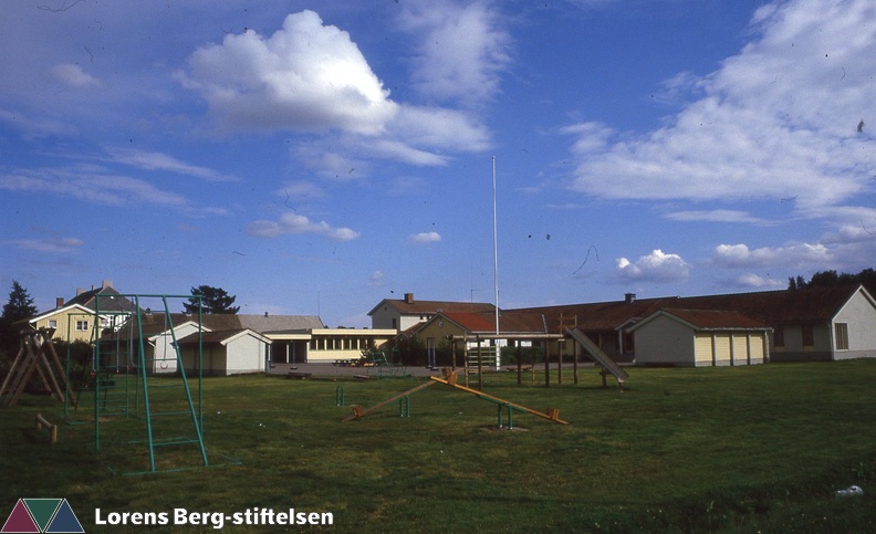 006 --Andebu langs veien Ca. 1986. Andebu barneskole. .jpg