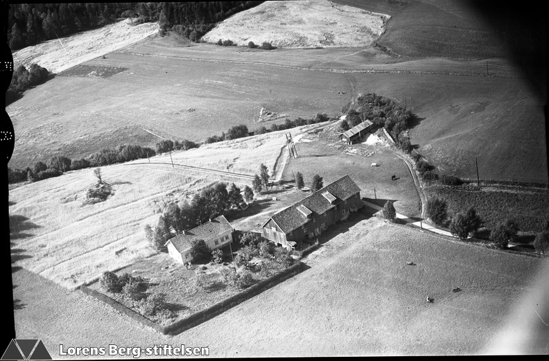 233-008-19530000-001 -  Østre Hotvedt .jpg