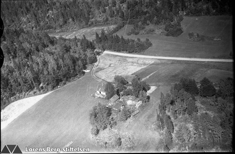 233-022-19530000-001 -  Østre Hotvedt .jpg