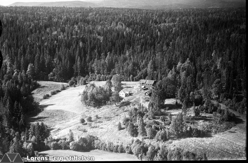 233-021-19530000-001 -  Østre Hotvedt .jpg