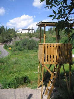 I bakgrunnen på bildet kan man se "Dalsroa Pensjonat. .Foto: Bjørn Marum Olsen, juli 2006.