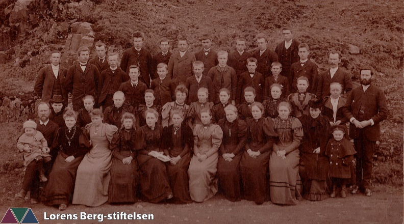 Amtskolen på Kjærås, tatt 1895..jpg