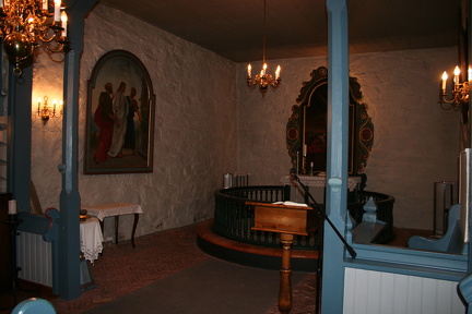 0140 Koret med alterparti