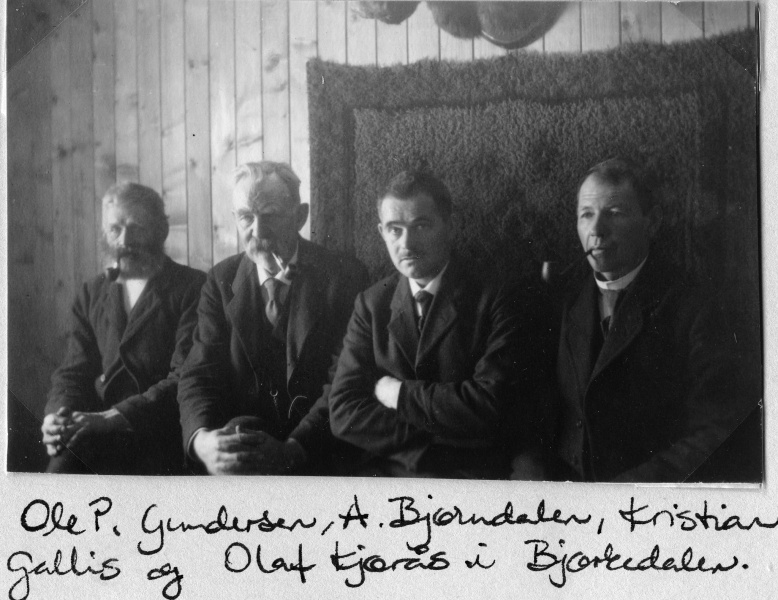 Fil:054.004-O.P.Gundersen-A.Bjørndalen-K.Gallis-O.Kjærås.jpg